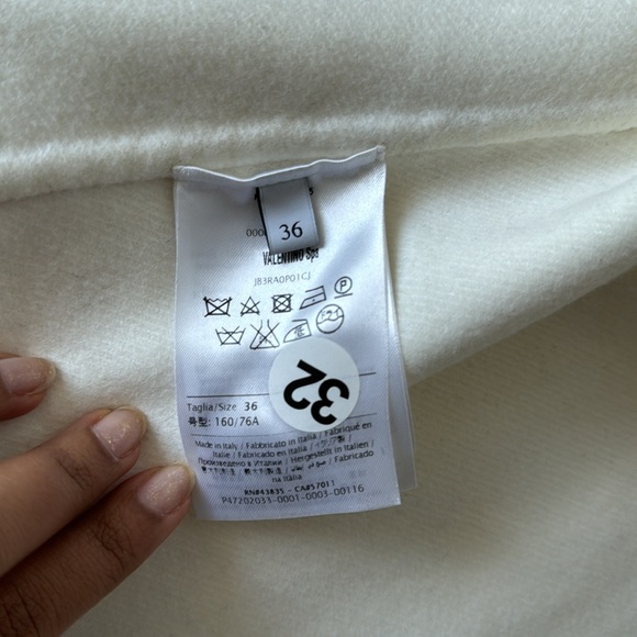 VALENTINO *NEW* Virgin Wool Mini Skirt in Excellent Condition - Picture 8 of 14